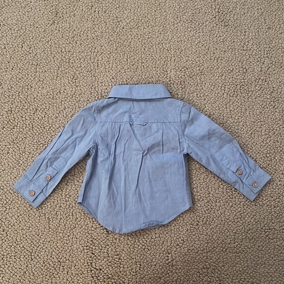 Light blue chambray button-up shirts - Picture 2 of 5